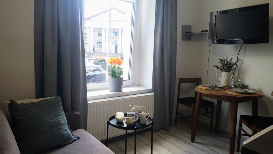 TV and multimedia, Living room, Seating area, Dining area, City view, internet