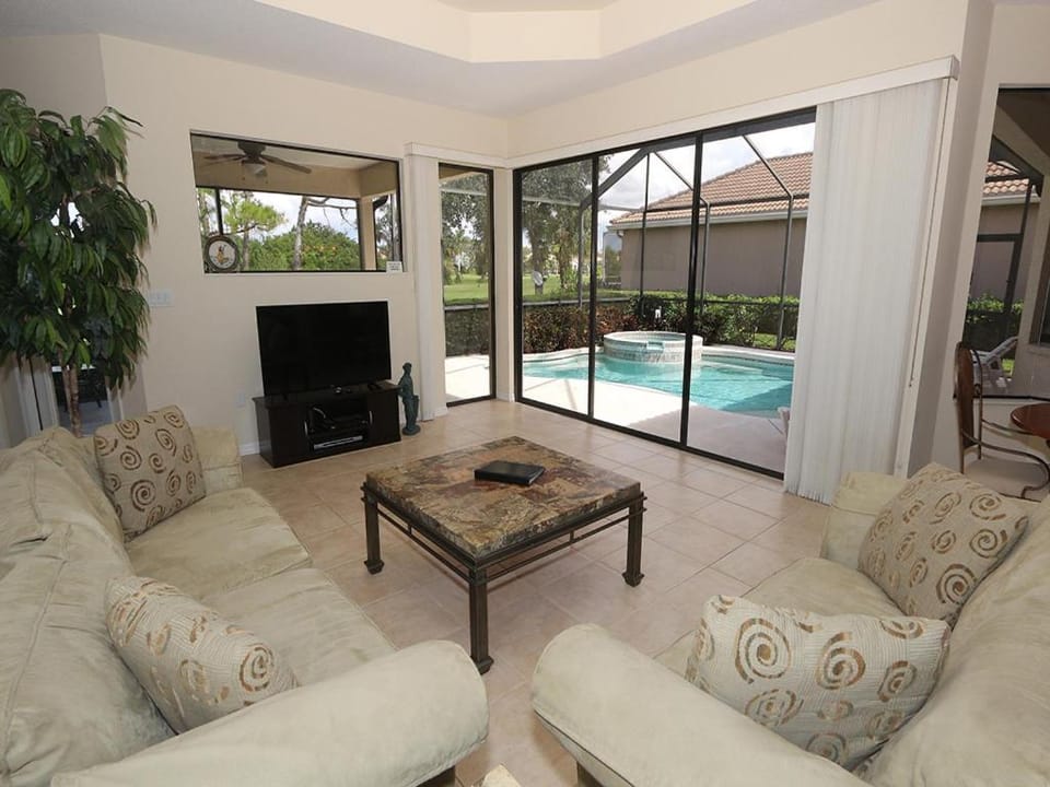 Tailfeather Home House in Florida