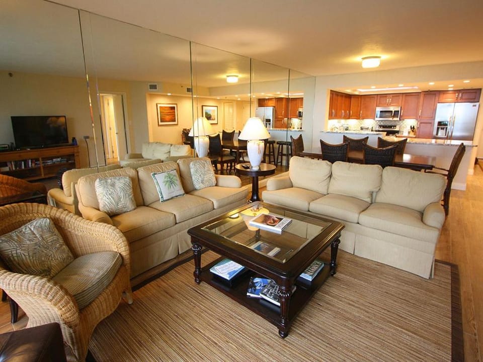 Villas of Avignon #102 House in Longboat Key