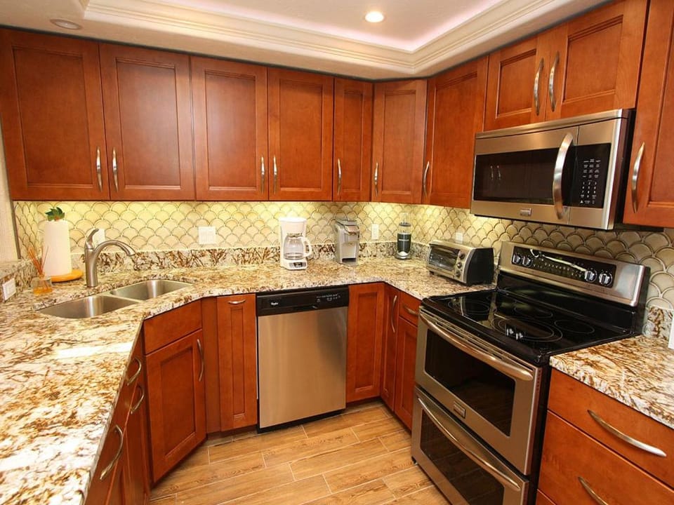 Villas of Avignon #102 House in Longboat Key