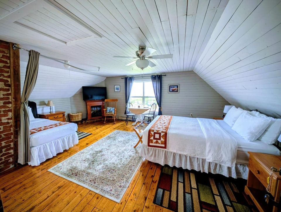 Applewood Inn Bed and Breakfast Bed and Breakfast in Twillingate