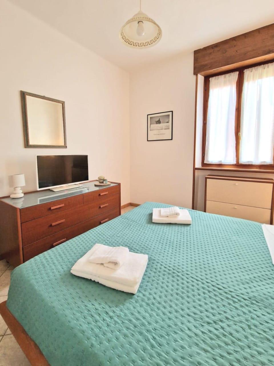Bed, TV and multimedia, Photo of the whole room, Bedroom, towels, wardrobe