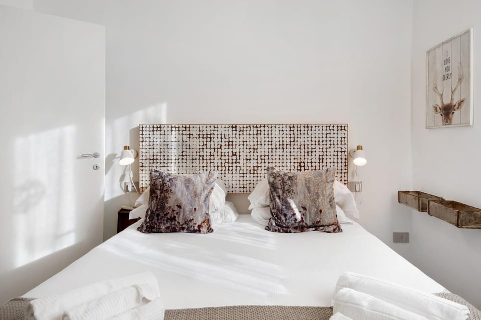 Living room, Bedroom