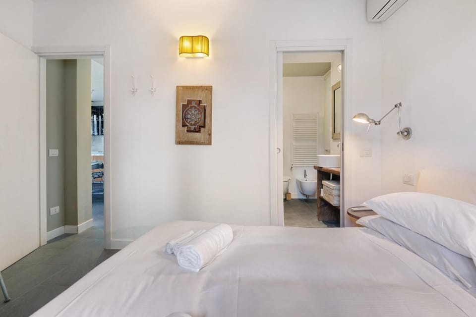 Bathroom, Living room