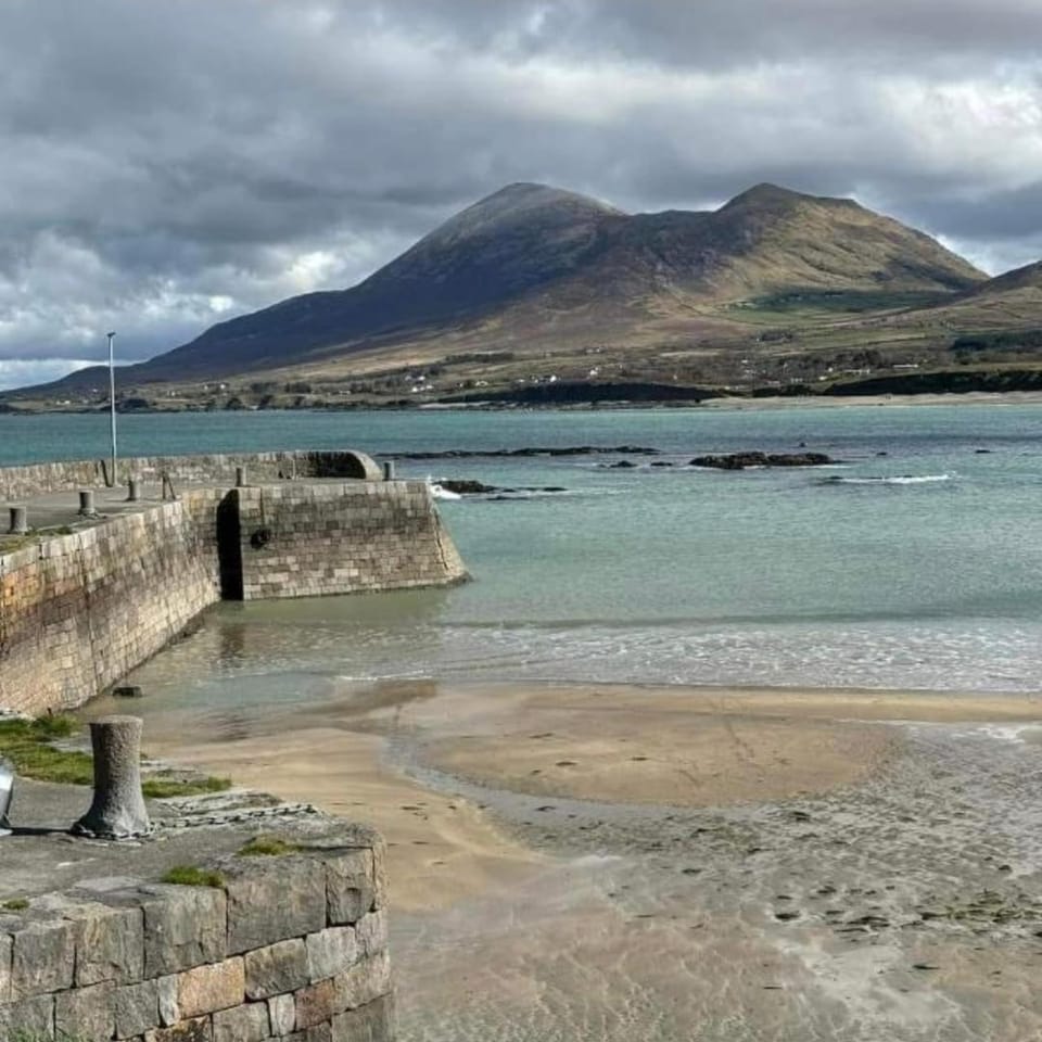 Beautiful Spacious 4-Bedroom House in Louisburgh House in County Mayo