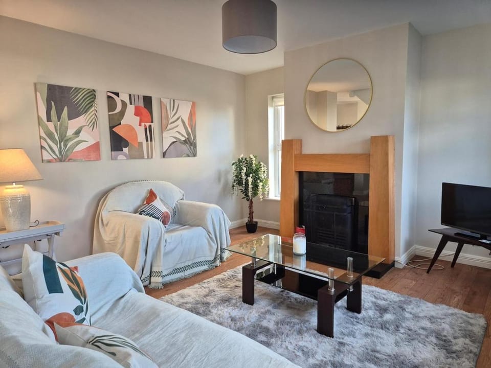 Beautiful Spacious 4-Bedroom House in Louisburgh House in County Mayo