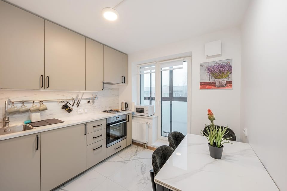 Kitchen or kitchenette, Dining area, stove