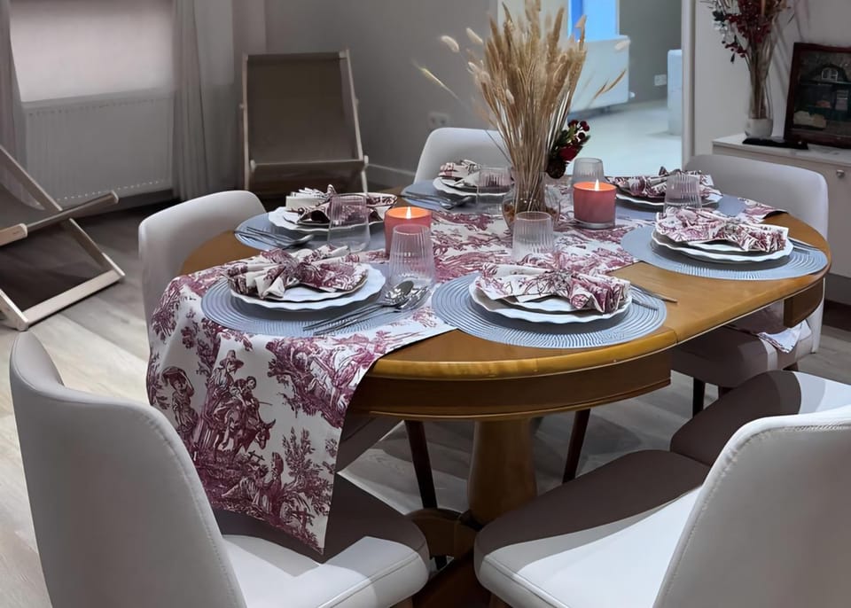 Living room, Seating area, Dining area, Food