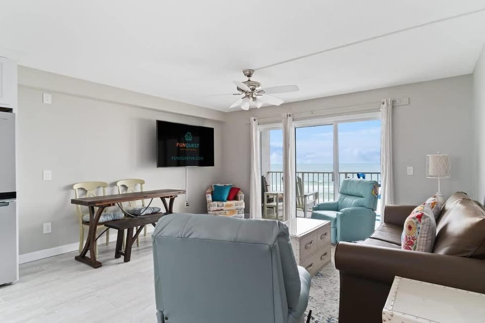 The Summit 529 - Newly Remolded Beachfront Condo House in Upper Grand Lagoon