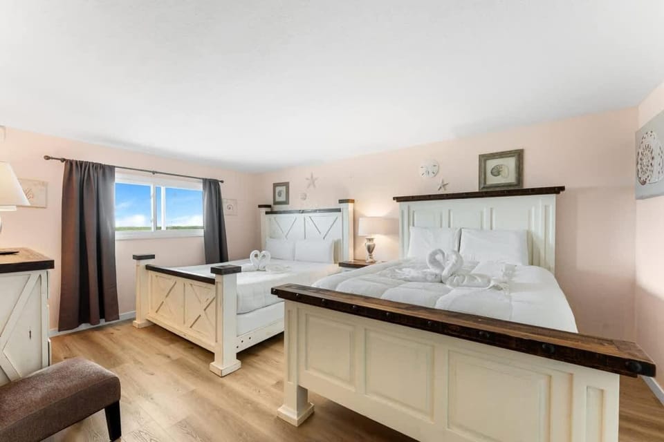 The Summit 1502 - Family Getaway & Beach Chairs House in Panama City Beach