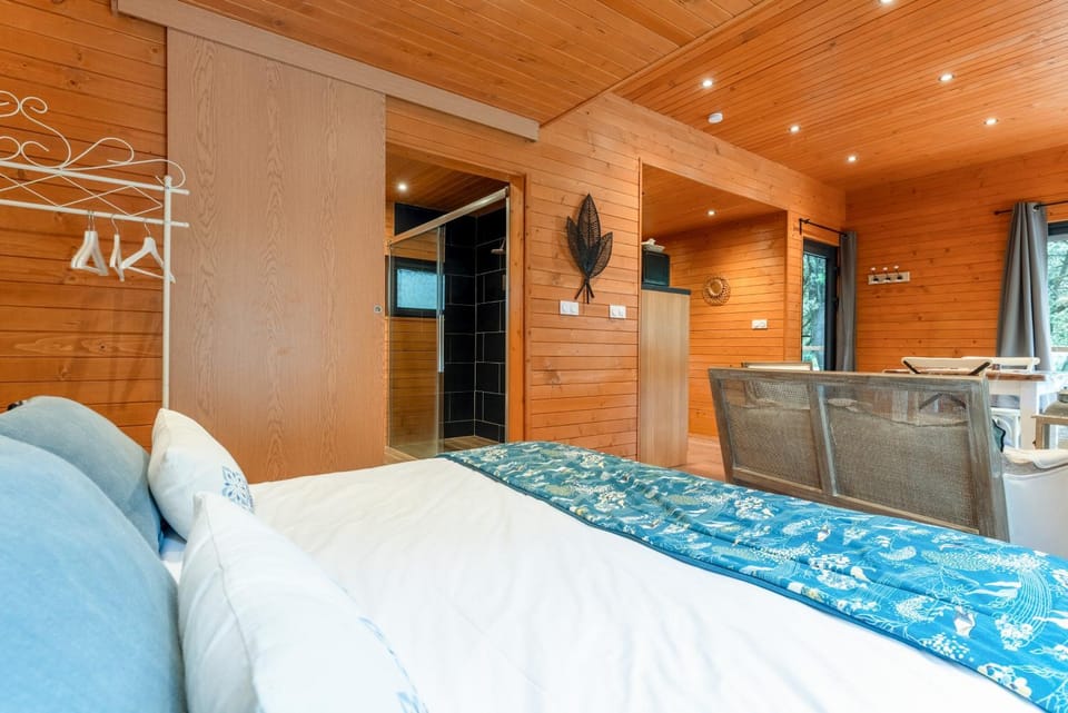 Property building, Living room, Bedroom