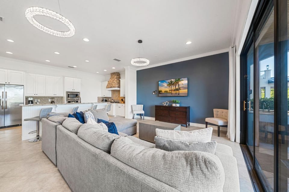 New Epic Escape Theater Pool & Golf Views House in Four Corners
