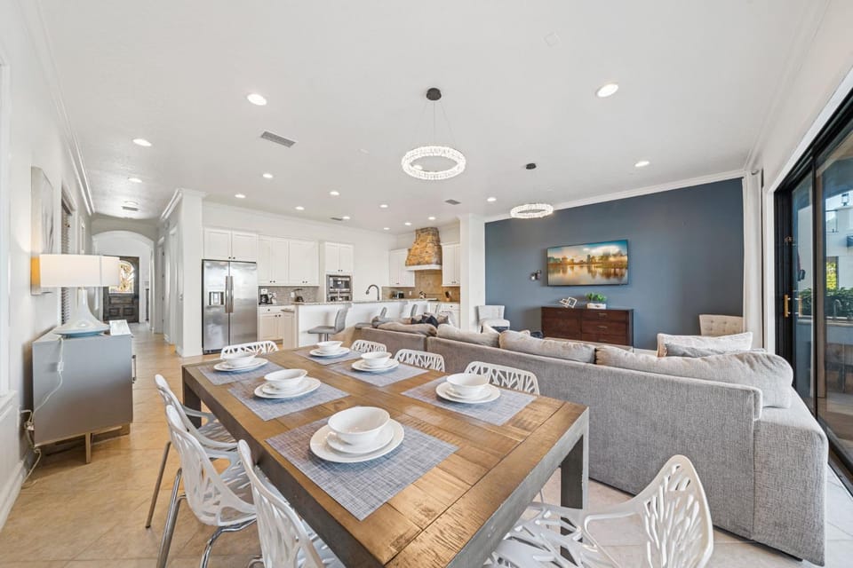 New Epic Escape Theater Pool & Golf Views House in Four Corners