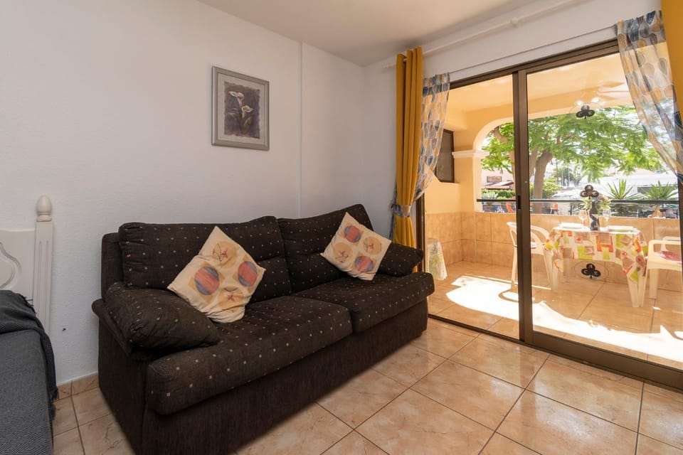 Cosy Studio Apartment Communal Heated Pool Apartment in Los Cristianos