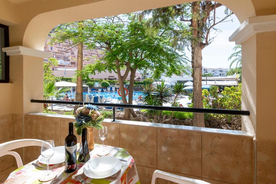 Cosy Studio Apartment Communal Heated Pool Apartment in Los Cristianos