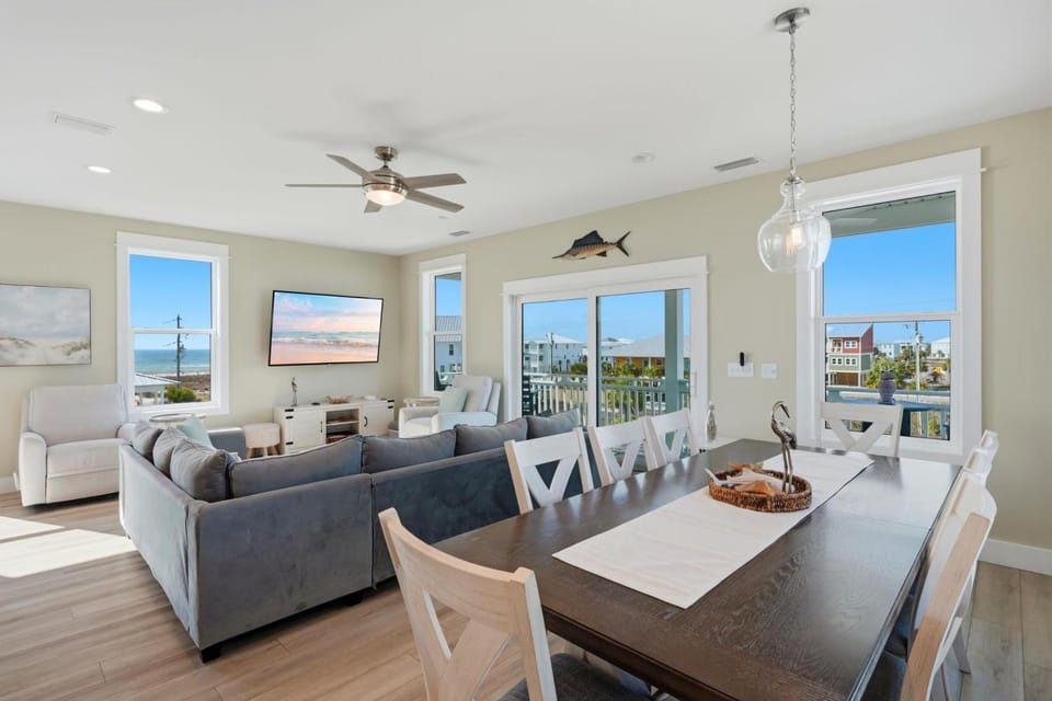 TV and multimedia, View (from property/room), Balcony/Terrace, Living room, Seating area, Dining area, Sea view