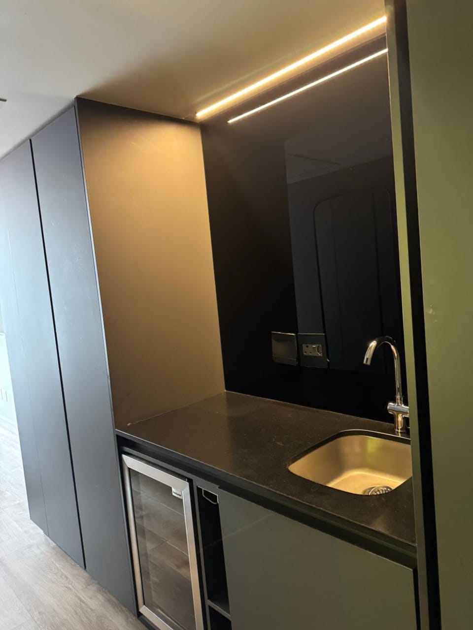 Oceanfront & Mountain Luxe Apartment in Cape Town