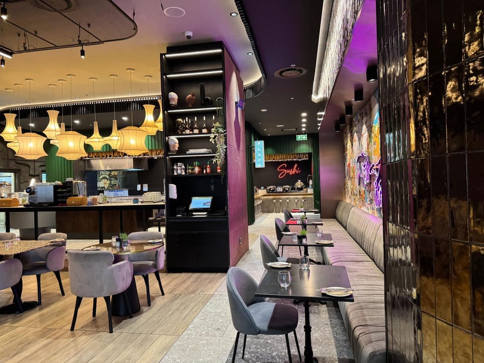 Oceanfront & Mountain Luxe Apartment in Cape Town