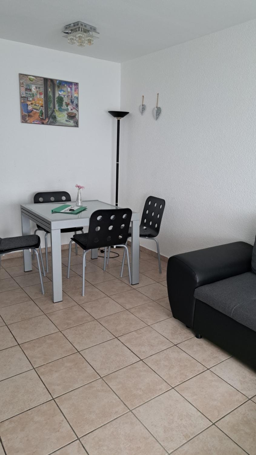 Schicke 2 Zimmer Wohnung ganz Zentral Und ruhig! Nähe Bahnhof! Apartment in Baden-Württemberg