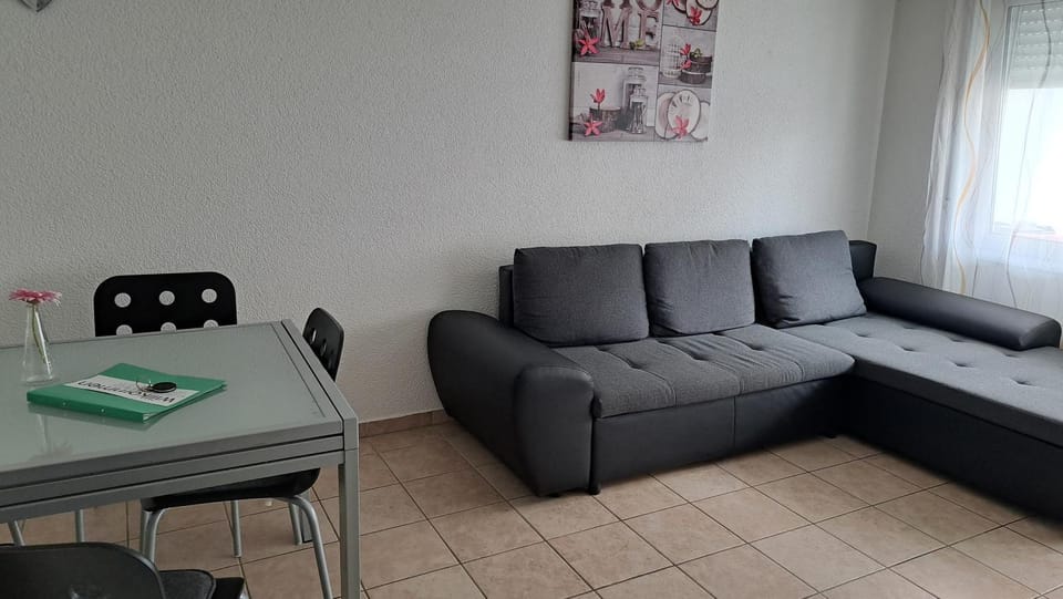 Schicke 2 Zimmer Wohnung ganz Zentral Und ruhig! Nähe Bahnhof! Apartment in Baden-Württemberg