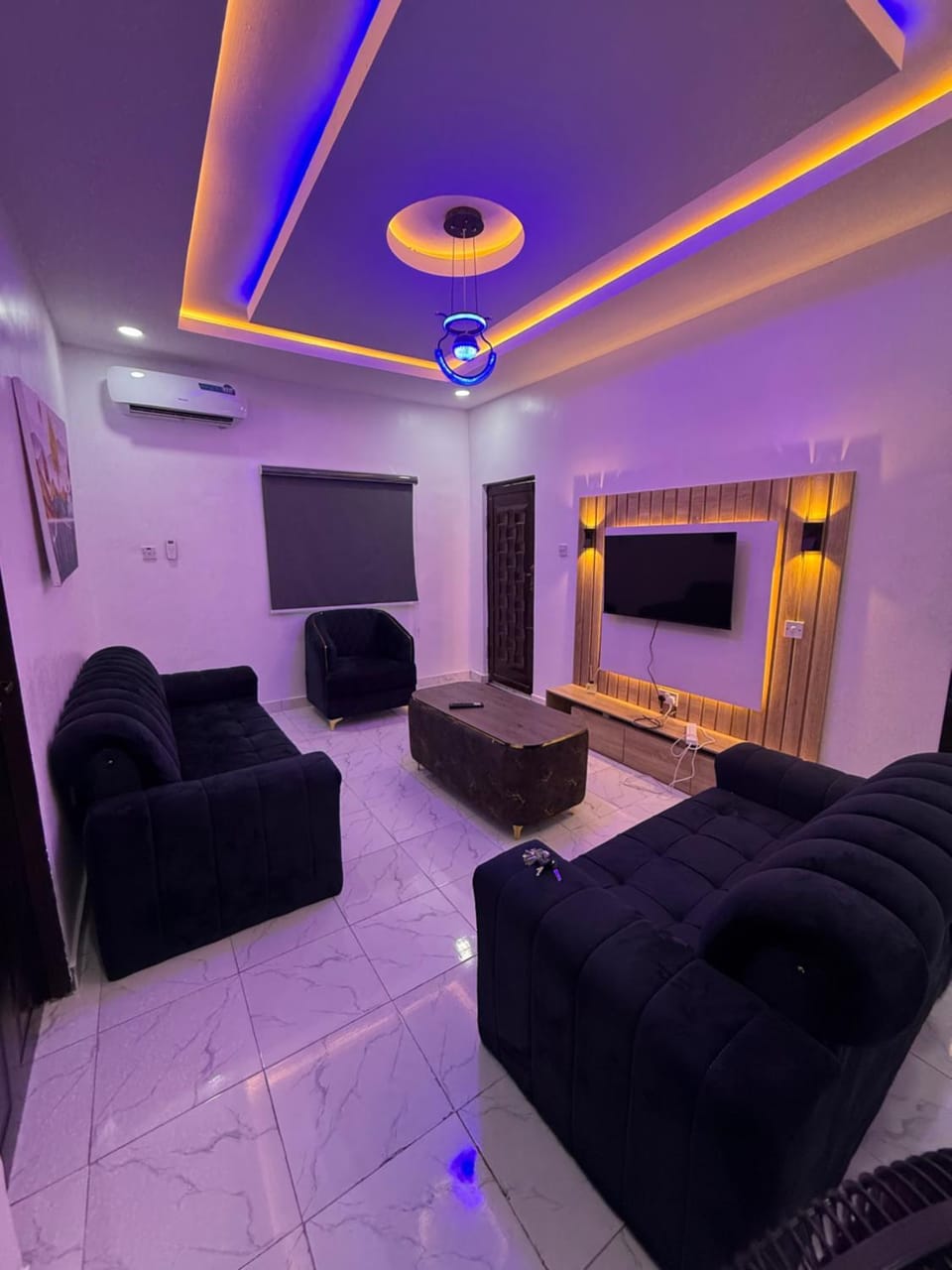 Cool 2Bedroom flat in ogudu, 15mins to the airport Apartment in Lagos