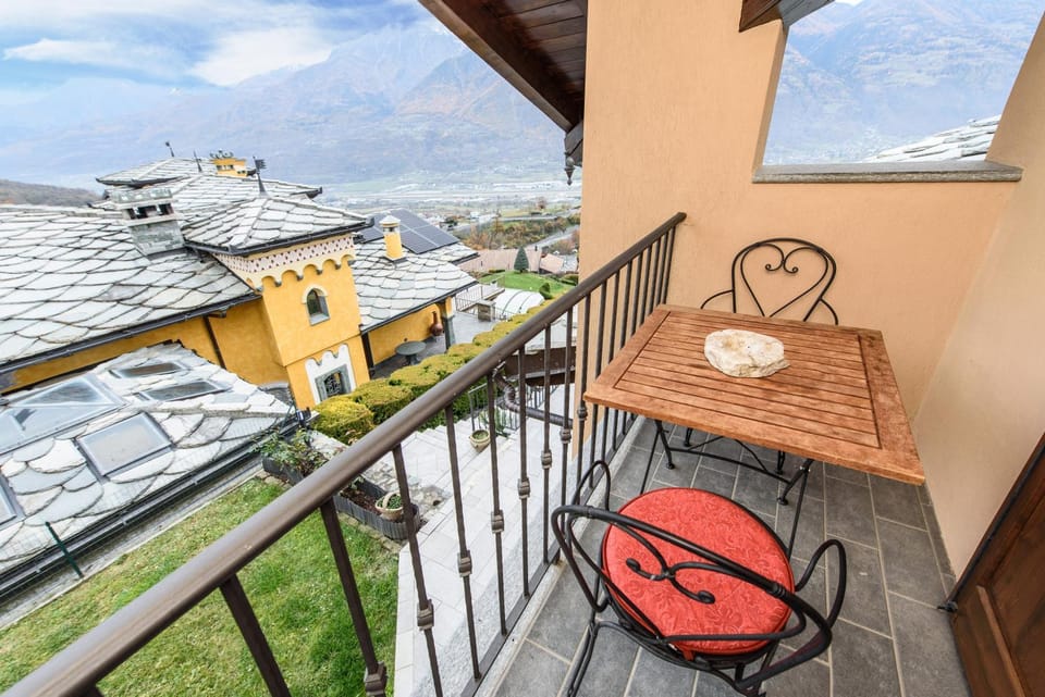Property building, Patio, Day, View (from property/room), Balcony/Terrace, Dining area