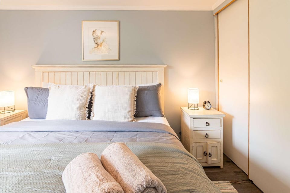 HOM I Amplio Depto en Las Condes con Terraza y Parking Apartment in Las Condes