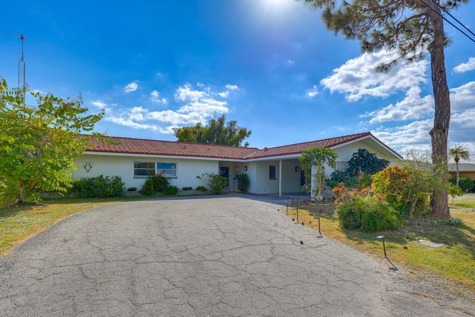 Waterfront Punta Gorda Paradise: Dock & Pool! House in Punta Gorda