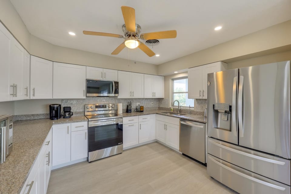 Waterfront Punta Gorda Paradise: Dock & Pool! House in Punta Gorda