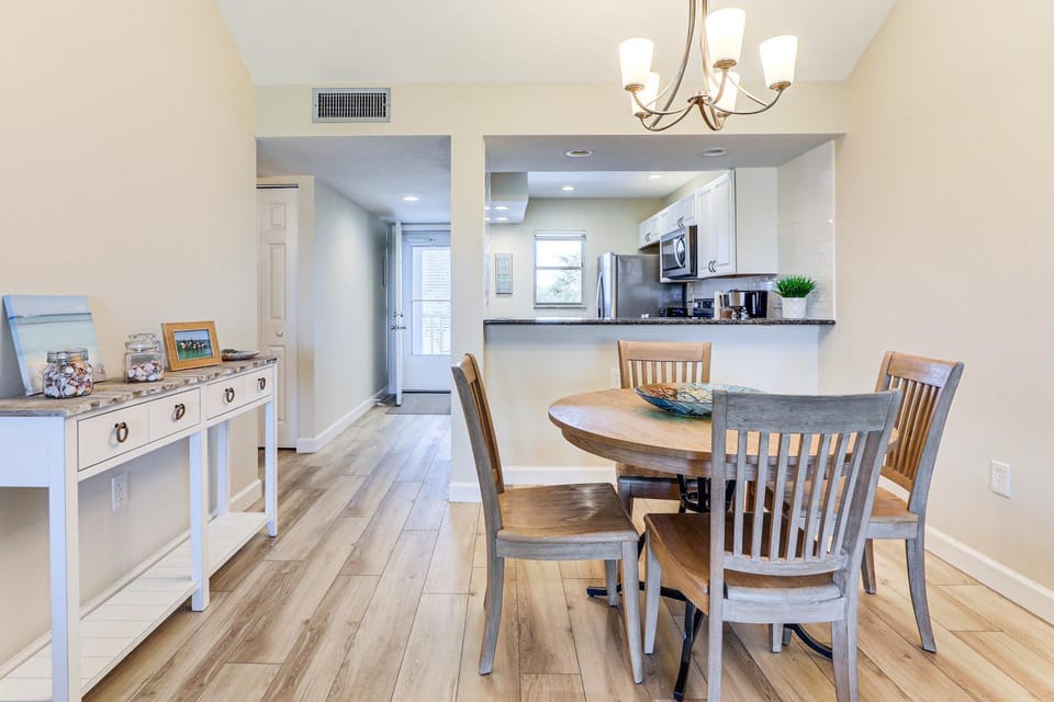6 Mi to Caspersen Beach! Country Club Condo House in Venice