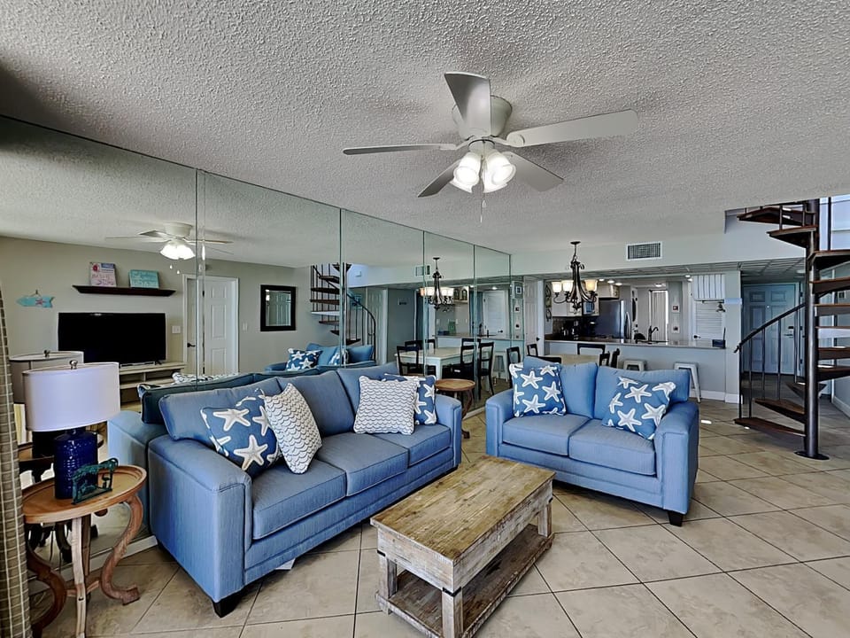 TV and multimedia, Kitchen or kitchenette, Living room, Seating area, Dining area, furniture, kitchen