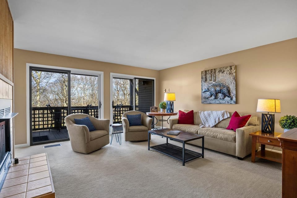 Stoneridge 35 with Wintergreen Advantage House in Nelson County