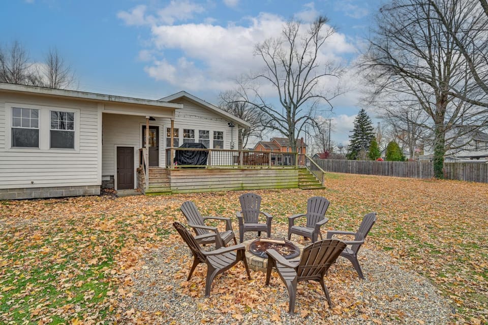 Steps to Elm St: Gorgeous Double-Lot Getaway House in Three Oaks
