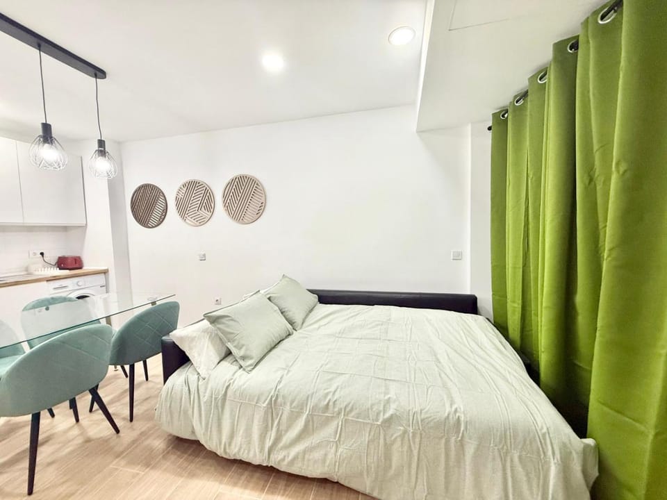 Renfe Villaverde Alto 01 AMCH Apartment in Madrid