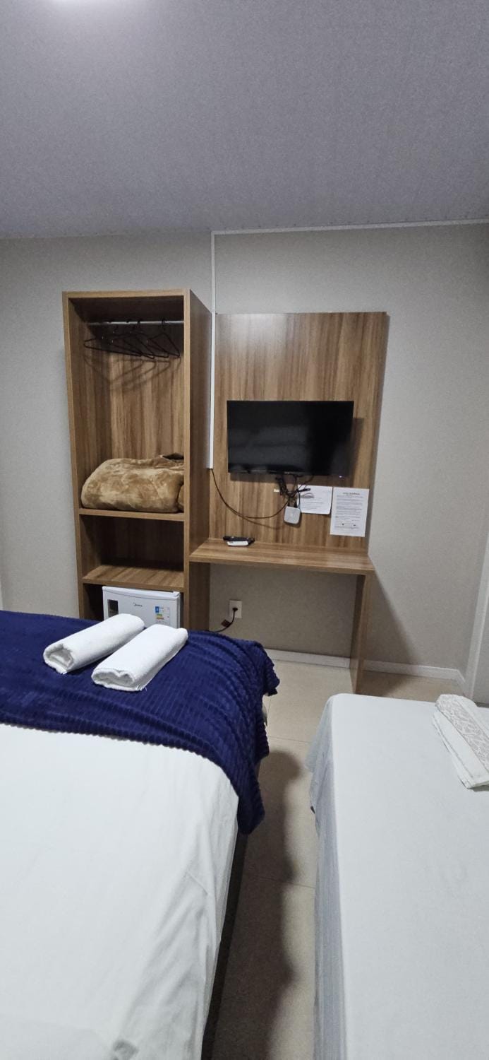 Bed, TV and multimedia, Photo of the whole room, Bedroom, minibar, towels