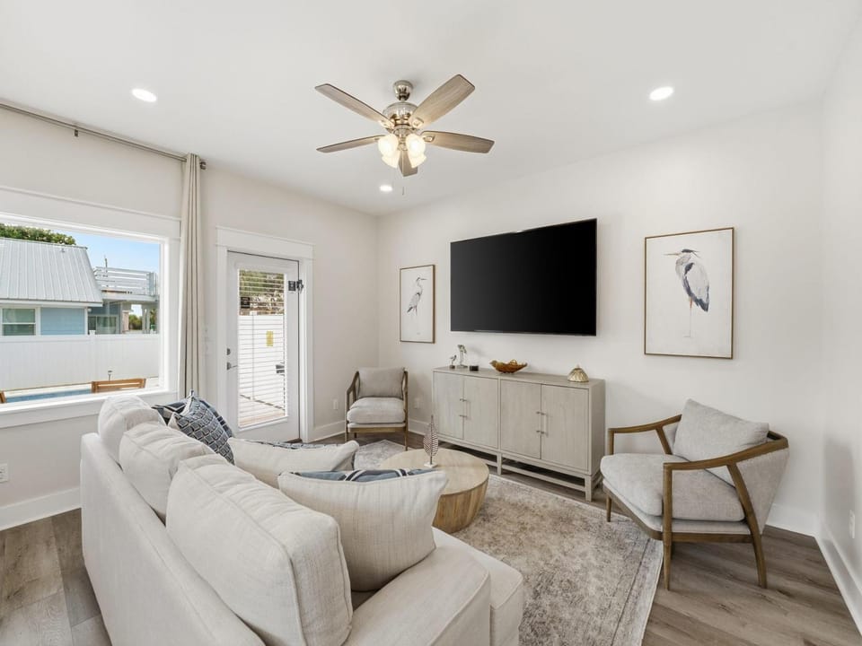 TV and multimedia, Living room, Seating area, furniture