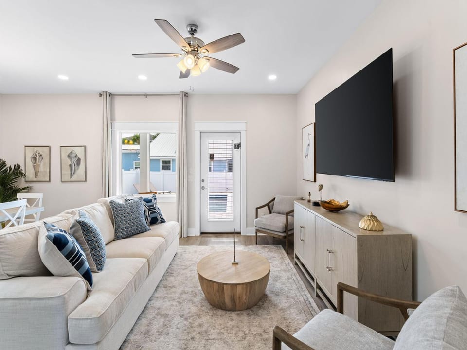 TV and multimedia, Living room, Seating area, furniture