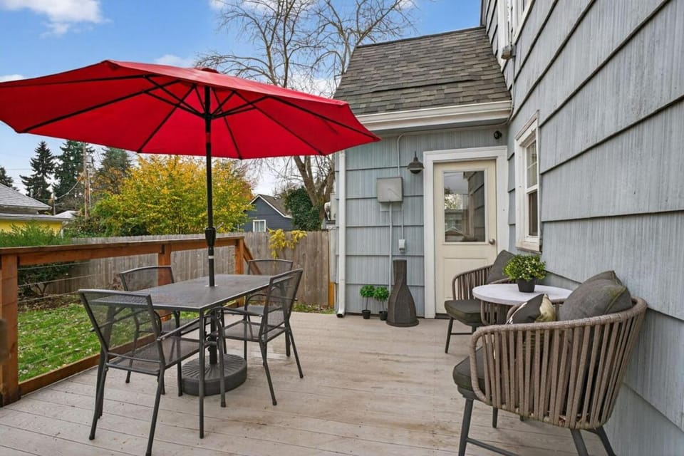 Warm and Inviting 3BR Craftsman with Big Kitchen House in Vancouver