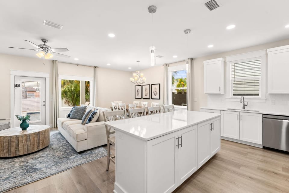 Kitchen or kitchenette, Living room, Seating area, Dining area, furniture