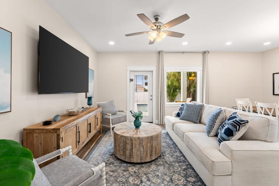 TV and multimedia, Living room, Seating area, furniture