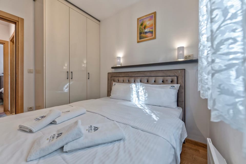 View (from property/room), Photo of the whole room, Bedroom, heating, towels, wardrobe