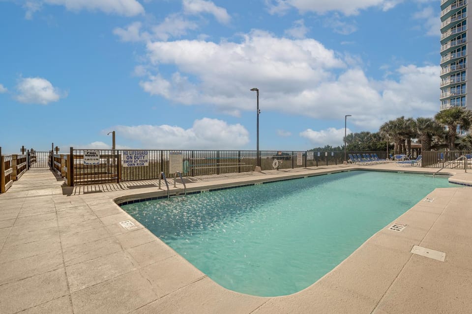 Steps to Sand! 8th-Floor North Myrtle Beach Condo House in Cherry Grove Beach