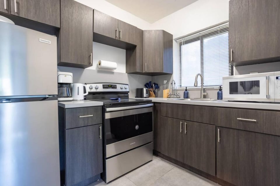 Unit 4 Beautiful 1BR Apt w Parking Near Biscayne Blvd Apartment in Miami Shores