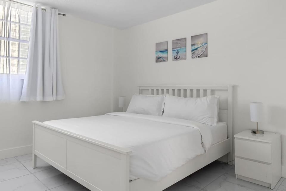 Hollywood 1 BR Apt w Gym and Pool near the Beach Apartment in Hollywood Beach