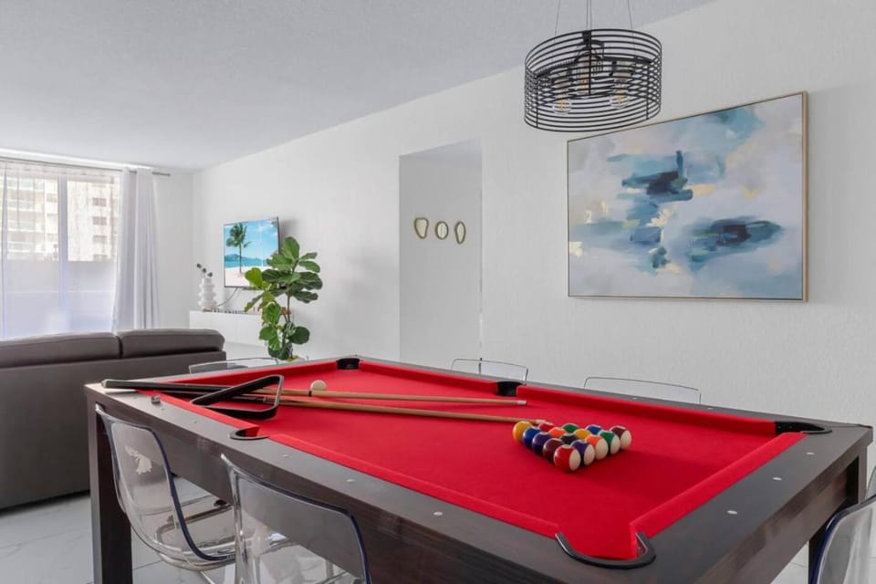 Hollywood 1 BR Apt w Gym and Pool near the Beach Apartment in Hollywood Beach