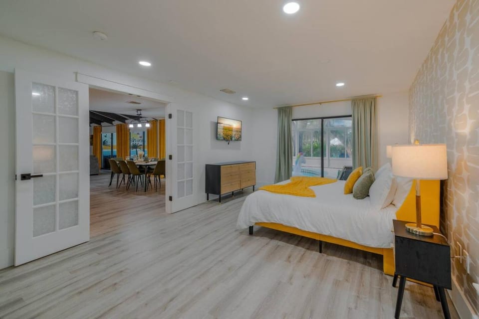 Entire Home with Pool, Ping Pong Table and Arcade games House in Poinciana