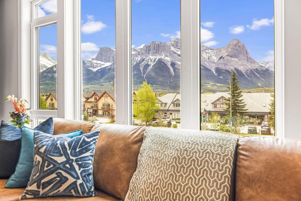 Living room, Mountain view