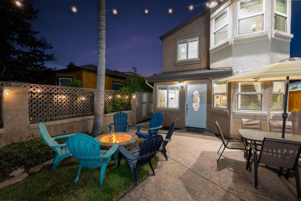 Walk to Ocean Beach with 3BR plus Parking and Games House in Ocean Beach