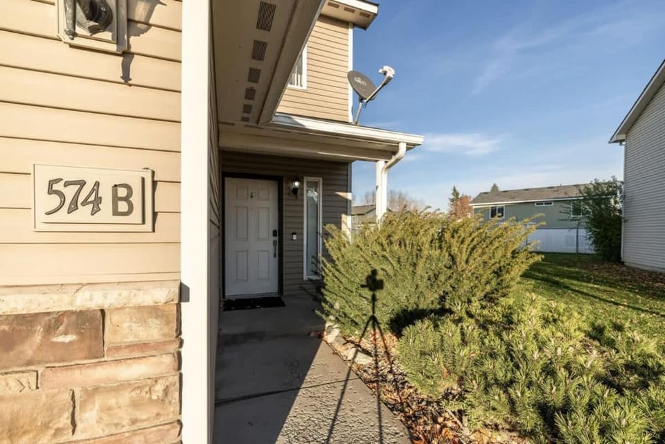 The Corbin Park Cozy Corner- Post Falls Modern Townhome House in Post Falls
