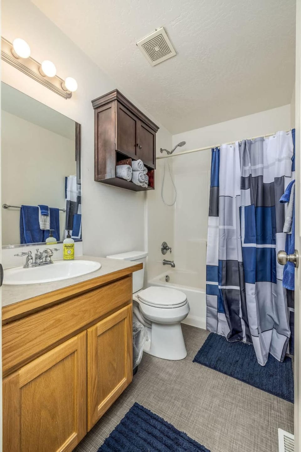 The Corbin Park Cozy Corner- Post Falls Modern Townhome House in Post Falls